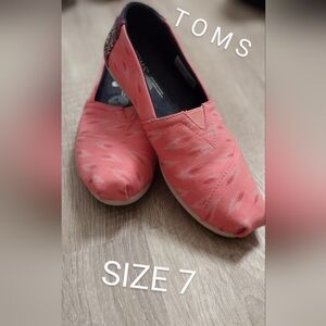 TOMS Coral Patterned Slip-Ons